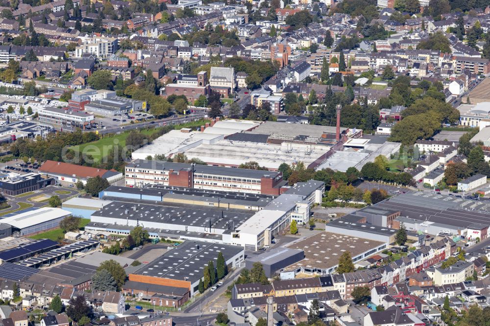 Aerial image Mönchengladbach - Mixed development of commercial units and company branches in the residential area of a single-family house settlement on Rudolfstrasse in Moenchengladbach in the state of North Rhine-Westphalia, Germany