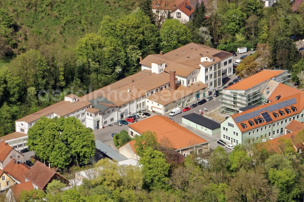 Aerial photograph Dachau - Gewerbegehof and corporate settlement Brunngartenstrasse in Dachau in the state Bavaria, terrain Stadtwerke Dachau. The industrial complex is located in the building of the former electrical factory Wietek / Euras