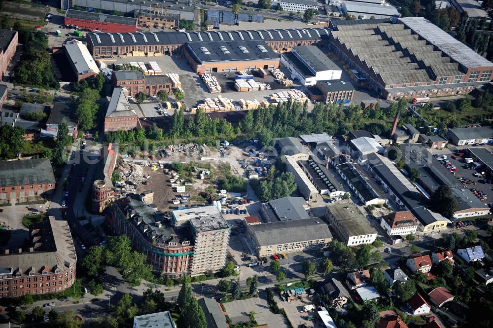 Aerial image Berlin Weißensee - Gewerbehöfe mit verschiedenen Firmensitzen an der Piesporter Straße in Berlin-Weißensee. Unter an derem befindet sich dort die Firma WWS Holzverarbeitung GmbH & Co. KG. Business park at the Piesporter Strasse in Berlin-Weissensee.