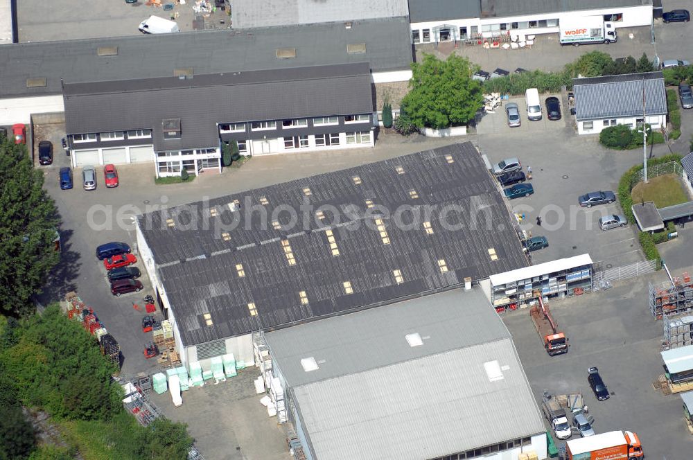 Aerial image Kamen - Gewerbehof im Gewerbegebiet Henry-Everling-Strasse. Der Gewerbehof besteht aus 3 Bürogebäuden (850 m², 242 m² und 85 m²) und Vertriebshallen (900 m² und 1637 m²). Adresse: Gutenbergstr. 3, 59174 Kamen; Vermietung / Verwaltung: Unternehmensgruppe Markus Gerold, An der Vaerstbrücke 1, 59425 Unna, Tel. +49(0)2303 25036-26, Fax +49(0)2303 25036-27, E-Mail: info@markus-gerold.de