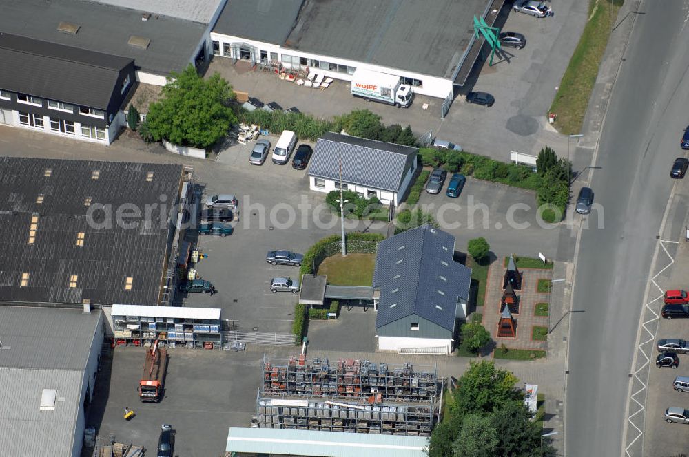 Aerial photograph Kamen - Gewerbehof im Gewerbegebiet Henry-Everling-Strasse. Der Gewerbehof besteht aus 3 Bürogebäuden (850 m², 242 m² und 85 m²) und Vertriebshallen (900 m² und 1637 m²). Adresse: Gutenbergstr. 3, 59174 Kamen; Vermietung / Verwaltung: Unternehmensgruppe Markus Gerold, An der Vaerstbrücke 1, 59425 Unna, Tel. +49(0)2303 25036-26, Fax +49(0)2303 25036-27, E-Mail: info@markus-gerold.de