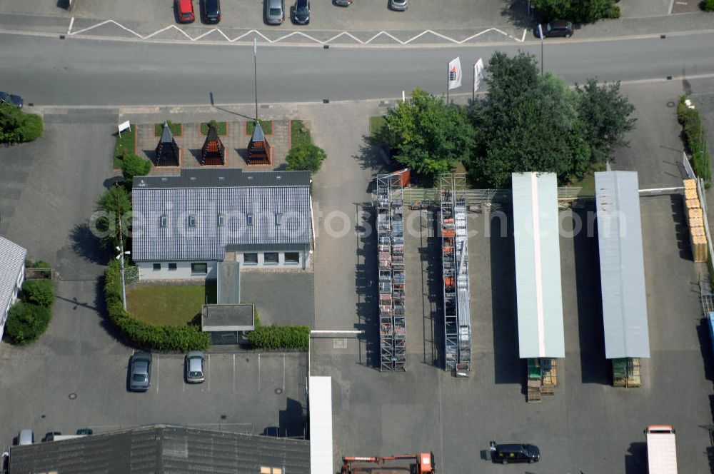 Kamen from above - Gewerbehof im Gewerbegebiet Henry-Everling-Strasse. Der Gewerbehof besteht aus 3 Bürogebäuden (850 m², 242 m² und 85 m²) und Vertriebshallen (900 m² und 1637 m²). Adresse: Gutenbergstr. 3, 59174 Kamen; Vermietung / Verwaltung: Unternehmensgruppe Markus Gerold, An der Vaerstbrücke 1, 59425 Unna, Tel. +49(0)2303 25036-26, Fax +49(0)2303 25036-27, E-Mail: info@markus-gerold.de