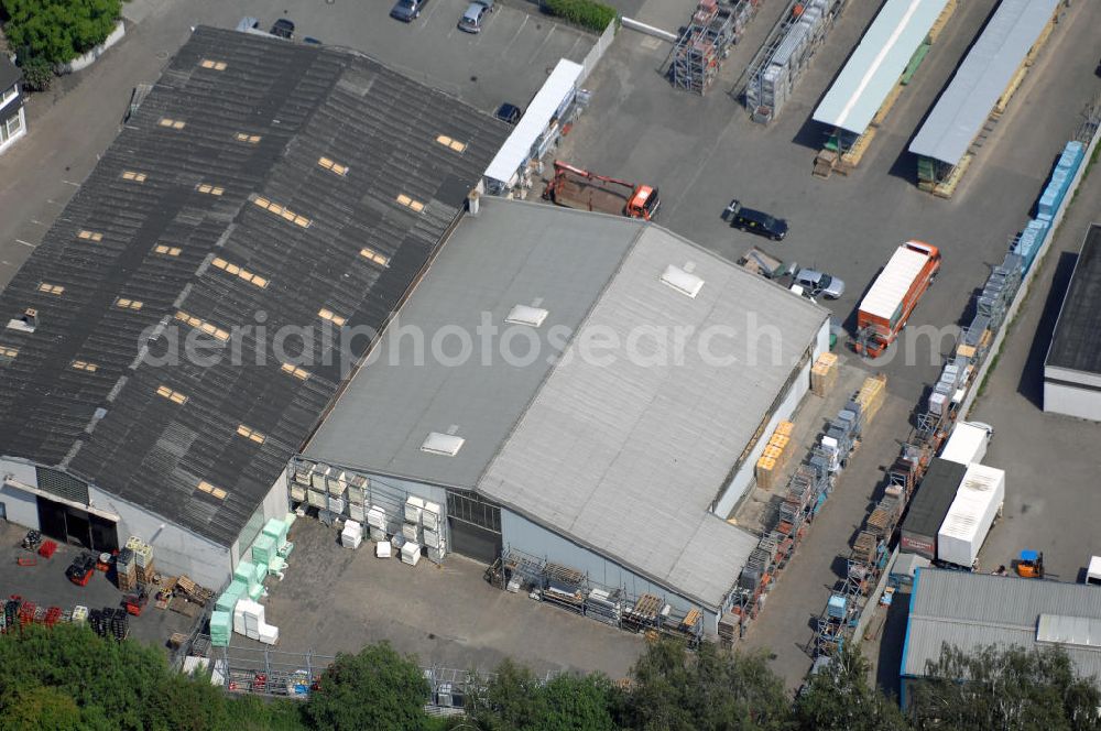 Aerial photograph Kamen - Gewerbehof im Gewerbegebiet Henry-Everling-Strasse. Der Gewerbehof besteht aus 3 Bürogebäuden (850 m², 242 m² und 85 m²) und Vertriebshallen (900 m² und 1637 m²). Adresse: Gutenbergstr. 3, 59174 Kamen; Vermietung / Verwaltung: Unternehmensgruppe Markus Gerold, An der Vaerstbrücke 1, 59425 Unna, Tel. +49(0)2303 25036-26, Fax +49(0)2303 25036-27, E-Mail: info@markus-gerold.de