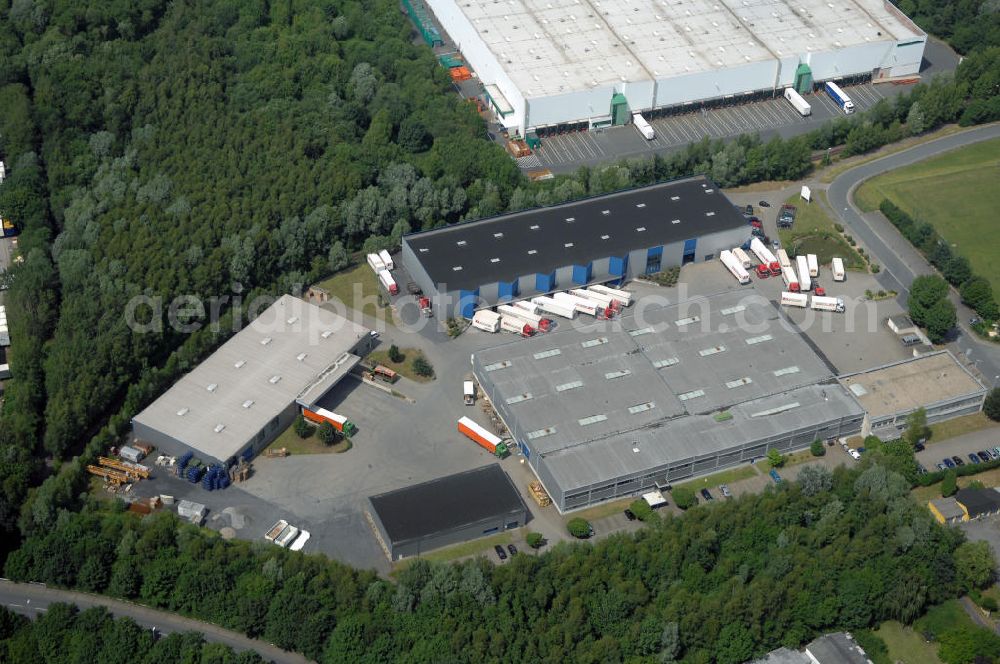 Unna from above - Gewerbehof im Industriegebiet Nord mit zwei Logistikhallen (2000 und 33254 qm), Bürogebäude mit Lagerhalle (7366 qm) und Lager- und Produktionshalle (550 qm) Adresse: Dreherst. 9-13, 59425 Unna; Vermietung / Verwaltung: Unternehmensgruppe Markus Gerold, An der Vaerstbrücke 1, 59425 Unna, Tel. +49(0)2303 25036-26, Fax +49(0)2303 25036-27, E-Mail: info@markus-gerold.de