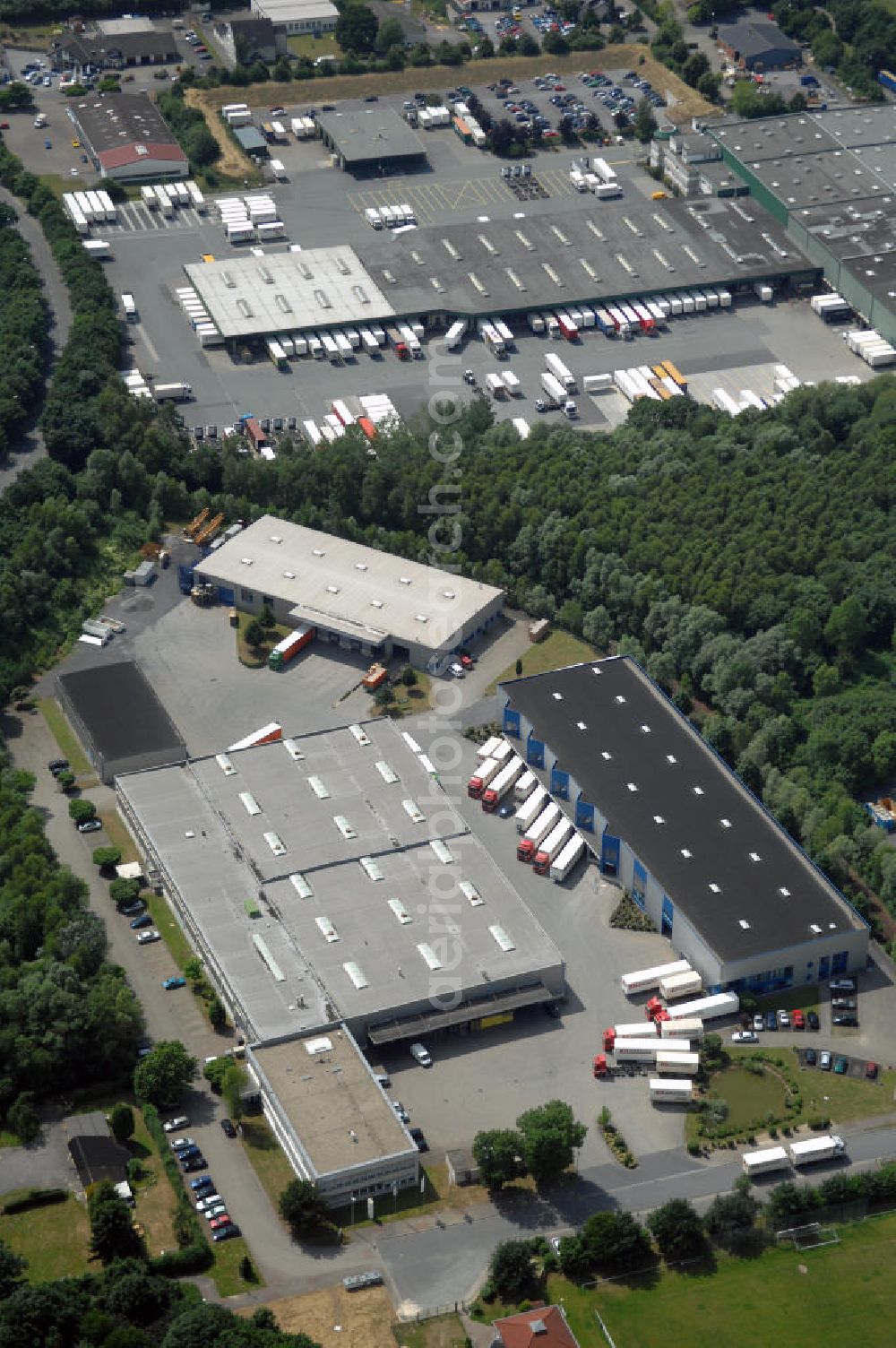 Aerial photograph Unna - Gewerbehof im Industriegebiet Nord mit zwei Logistikhallen (2000 und 33254 qm), Bürogebäude mit Lagerhalle (7366 qm) und Lager- und Produktionshalle (550 qm) Adresse: Dreherst. 9-13, 59425 Unna; Vermietung / Verwaltung: Unternehmensgruppe Markus Gerold, An der Vaerstbrücke 1, 59425 Unna, Tel. +49(0)2303 25036-26, Fax +49(0)2303 25036-27, E-Mail: info@markus-gerold.de