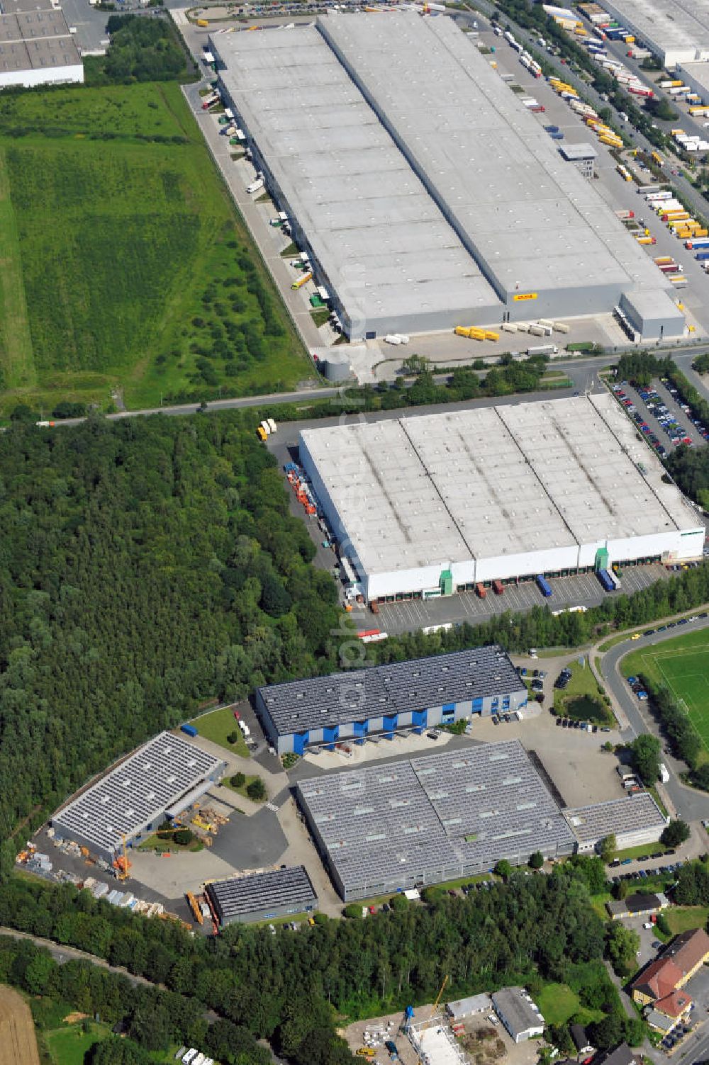 Unna from the bird's eye view: Gewerbehof im Industriegebiet Nord mit zwei Logistikhallen, ein Bürogebäude mit Lagerhalle und eine Lager- und Produktionshalle an der Dreherstraßein Unna in Nordrhein-Westfalen / North Rhine-Westphalia. Ein Projekt der Unternehmensgruppe Markus Gerold.