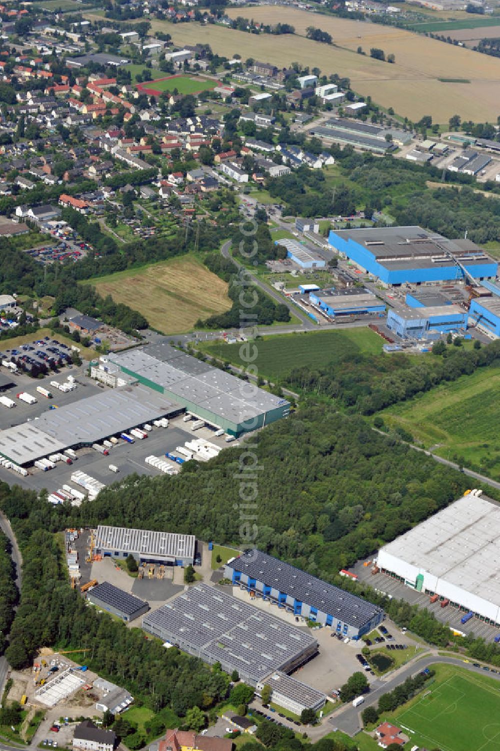 Unna from above - Gewerbehof im Industriegebiet Nord mit zwei Logistikhallen, ein Bürogebäude mit Lagerhalle und eine Lager- und Produktionshalle an der Dreherstraßein Unna in Nordrhein-Westfalen / North Rhine-Westphalia. Ein Projekt der Unternehmensgruppe Markus Gerold.