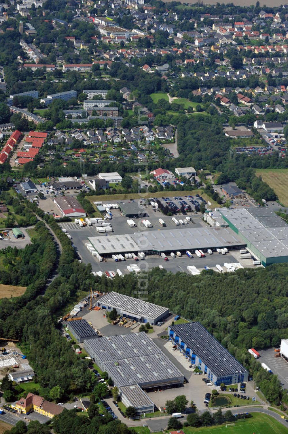 Aerial image Unna - Gewerbehof im Industriegebiet Nord mit zwei Logistikhallen, ein Bürogebäude mit Lagerhalle und eine Lager- und Produktionshalle an der Dreherstraßein Unna in Nordrhein-Westfalen / North Rhine-Westphalia. Ein Projekt der Unternehmensgruppe Markus Gerold.