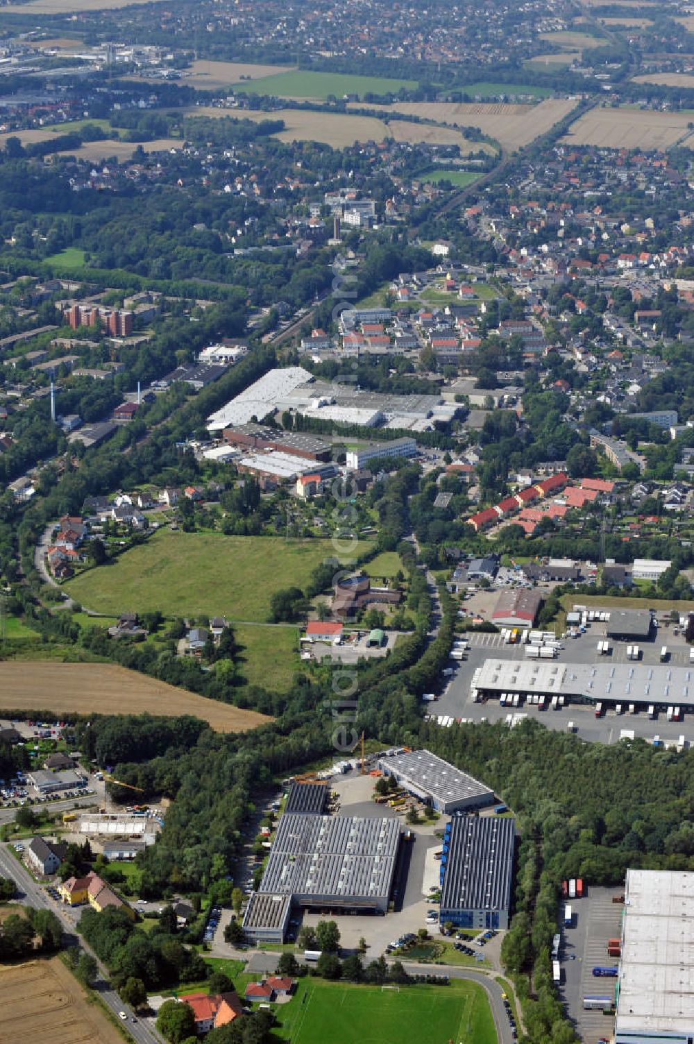 Unna from the bird's eye view: Gewerbehof im Industriegebiet Nord mit zwei Logistikhallen, ein Bürogebäude mit Lagerhalle und eine Lager- und Produktionshalle an der Dreherstraßein Unna in Nordrhein-Westfalen / North Rhine-Westphalia. Ein Projekt der Unternehmensgruppe Markus Gerold.