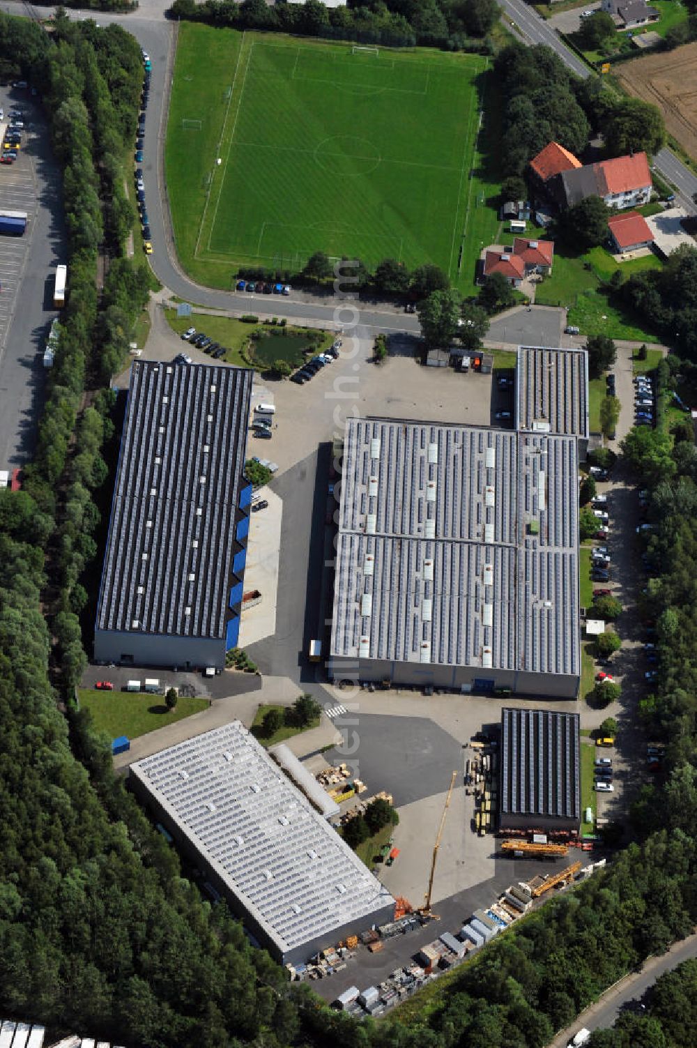 Aerial image Unna - Gewerbehof im Industriegebiet Nord mit zwei Logistikhallen, ein Bürogebäude mit Lagerhalle und eine Lager- und Produktionshalle an der Dreherstraßein Unna in Nordrhein-Westfalen / North Rhine-Westphalia. Ein Projekt der Unternehmensgruppe Markus Gerold.