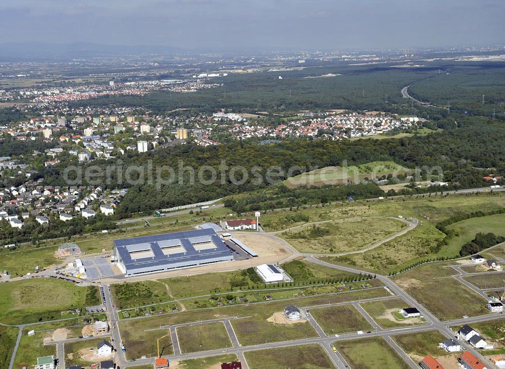 Aerial image Rüsselsheim - Der Gewerbepark / Business Park Blauer See am Verkehrsknotenpunkt Rüsselsheimer Dreieck im Rhein-Main-Gebiet. Das Büro- und Dienstleistungszentrum ist ein Projekt der HVB Immobilien AG. The industrial park Blauer See in the Rhine-Main region.