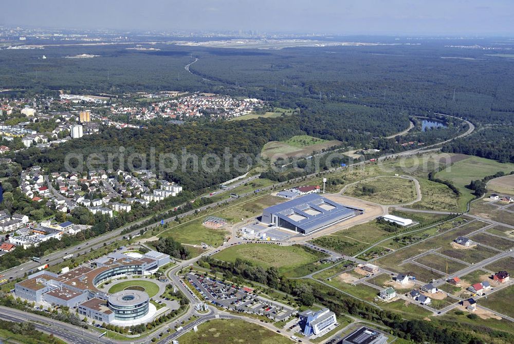 Rüsselsheim from above - Der Gewerbepark / Business Park Blauer See am Verkehrsknotenpunkt Rüsselsheimer Dreieck im Rhein-Main-Gebiet. Das Büro- und Dienstleistungszentrum ist ein Projekt der HVB Immobilien AG. The industrial park Blauer See in the Rhine-Main region.