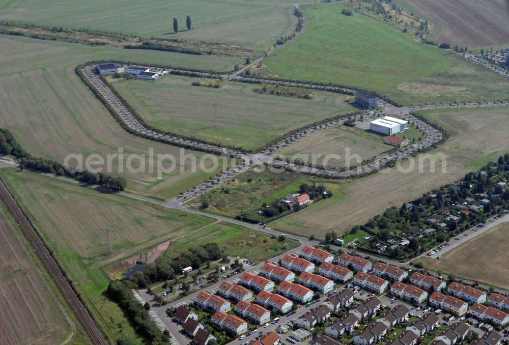 Aerial photograph Großkugel - Der Gewerbepark Großkugel bietet mehr als nur Gewerbegrundstücke. Flexible Grundstücksgrößen, bedarfsgerechten Zuschnitt der Grundstücke, ebene Lage, sofortige Bebaubarkeit. Das alles in der Nähe des Flughafens Leipzig-Halle, der Autobahn A9 (Nürnberg - Berlin) und der Bundesstraße B6. Ein sehr guter Standort für Industrie-, Gewerbe- und Büroansiedlung. Ein Projekt der HVB-Immobilien AG.