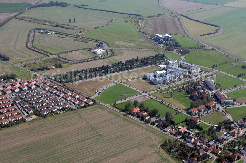 Großkugel from the bird's eye view: Der Gewerbepark Großkugel bietet mehr als nur Gewerbegrundstücke. Flexible Grundstücksgrößen, bedarfsgerechten Zuschnitt der Grundstücke, ebene Lage, sofortige Bebaubarkeit. Das alles in der Nähe des Flughafens Leipzig-Halle, der Autobahn A9 (Nürnberg - Berlin) und der Bundesstraße B6. Ein sehr guter Standort für Industrie-, Gewerbe- und Büroansiedlung. Ein Projekt der HVB-Immobilien AG.