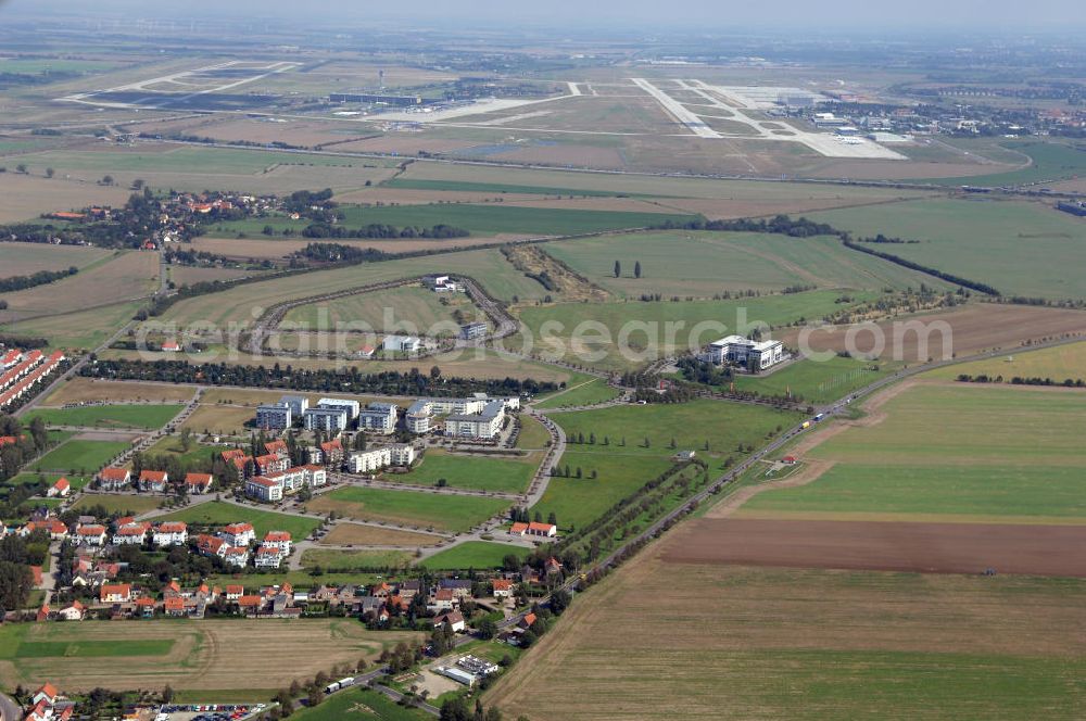 Großkugel from above - Der Gewerbepark Großkugel bietet mehr als nur Gewerbegrundstücke. Flexible Grundstücksgrößen, bedarfsgerechten Zuschnitt der Grundstücke, ebene Lage, sofortige Bebaubarkeit. Das alles in der Nähe des Flughafens Leipzig-Halle, der Autobahn A9 (Nürnberg - Berlin) und der Bundesstraße B6. Ein sehr guter Standort für Industrie-, Gewerbe- und Büroansiedlung. Ein Projekt der HVB-Immobilien AG.