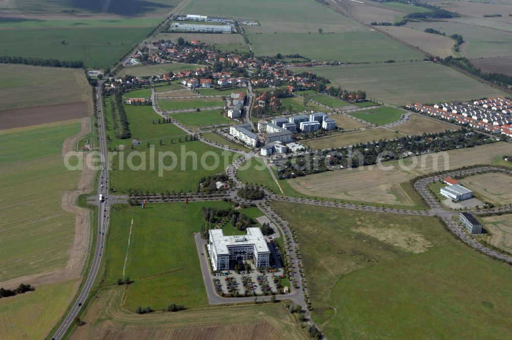 Großkugel from above - Der Gewerbepark Großkugel bietet mehr als nur Gewerbegrundstücke. Flexible Grundstücksgrößen, bedarfsgerechten Zuschnitt der Grundstücke, ebene Lage, sofortige Bebaubarkeit. Das alles in der Nähe des Flughafens Leipzig-Halle, der Autobahn A9 (Nürnberg - Berlin) und der Bundesstraße B6. Ein sehr guter Standort für Industrie-, Gewerbe- und Büroansiedlung. Ein Projekt der HVB-Immobilien AG.