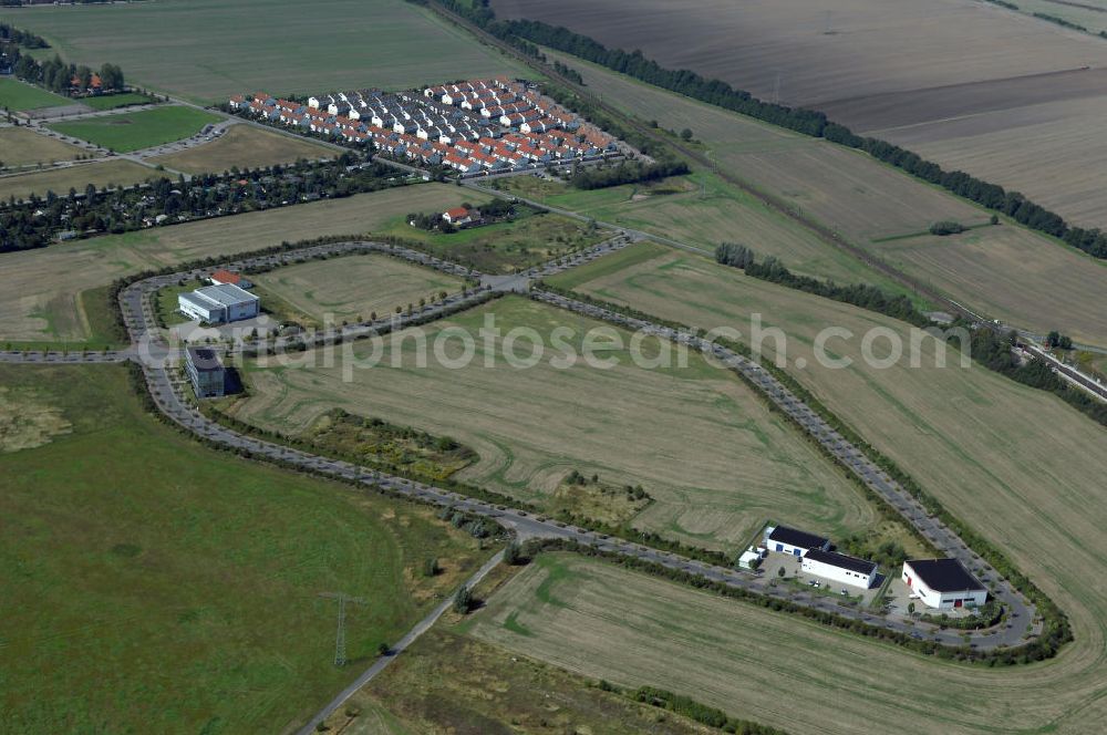 Aerial image Großkugel - Der Gewerbepark Großkugel bietet mehr als nur Gewerbegrundstücke. Flexible Grundstücksgrößen, bedarfsgerechten Zuschnitt der Grundstücke, ebene Lage, sofortige Bebaubarkeit. Das alles in der Nähe des Flughafens Leipzig-Halle, der Autobahn A9 (Nürnberg - Berlin) und der Bundesstraße B6. Ein sehr guter Standort für Industrie-, Gewerbe- und Büroansiedlung. Ein Projekt der HVB-Immobilien AG.