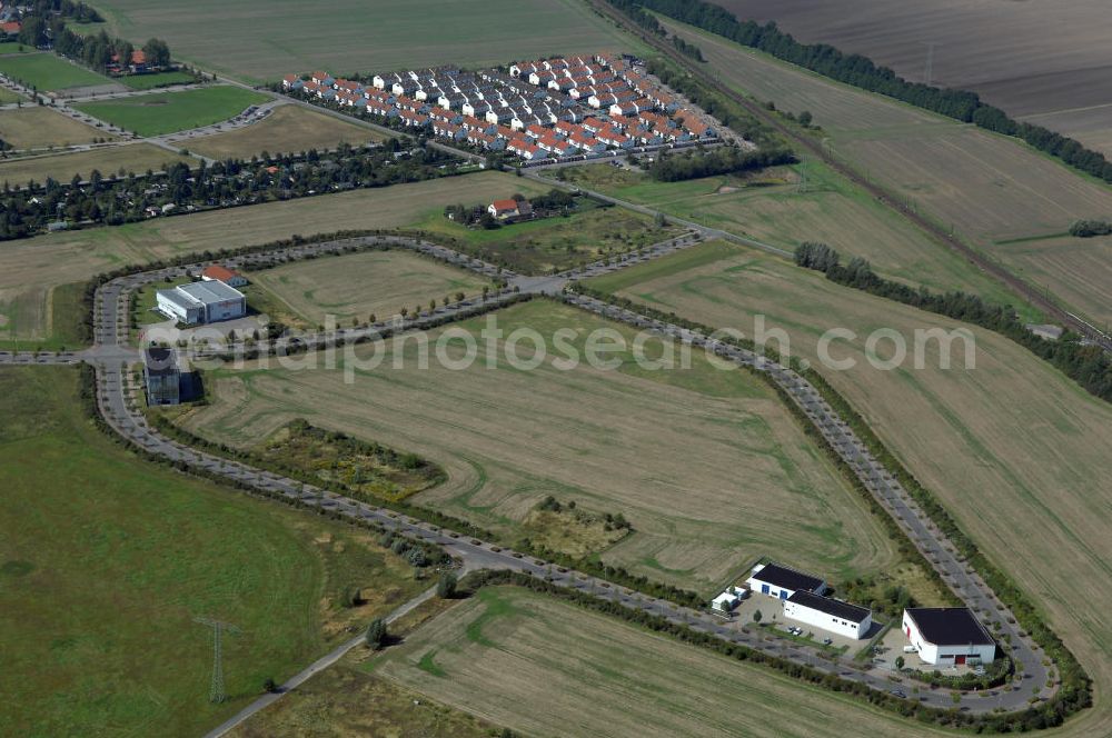 Aerial photograph Großkugel - Der Gewerbepark Großkugel bietet mehr als nur Gewerbegrundstücke. Flexible Grundstücksgrößen, bedarfsgerechten Zuschnitt der Grundstücke, ebene Lage, sofortige Bebaubarkeit. Das alles in der Nähe des Flughafens Leipzig-Halle, der Autobahn A9 (Nürnberg - Berlin) und der Bundesstraße B6. Ein sehr guter Standort für Industrie-, Gewerbe- und Büroansiedlung. Ein Projekt der HVB-Immobilien AG.