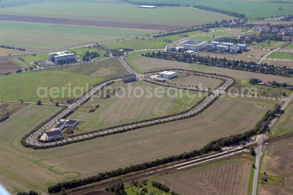 Großkugel from above - Der Gewerbepark Großkugel bietet mehr als nur Gewerbegrundstücke. Flexible Grundstücksgrößen, bedarfsgerechten Zuschnitt der Grundstücke, ebene Lage, sofortige Bebaubarkeit. Das alles in der Nähe des Flughafens Leipzig-Halle, der Autobahn A9 (Nürnberg - Berlin) und der Bundesstraße B6. Ein sehr guter Standort für Industrie-, Gewerbe- und Büroansiedlung. Ein Projekt der HVB-Immobilien AG.