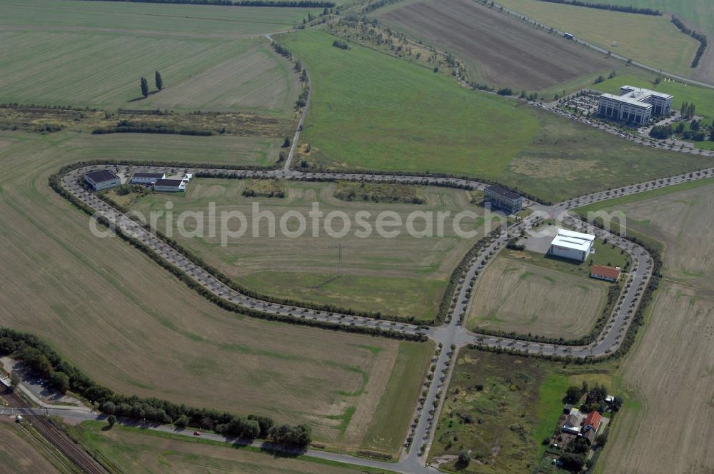 Aerial photograph Großkugel - Der Gewerbepark Großkugel bietet mehr als nur Gewerbegrundstücke. Flexible Grundstücksgrößen, bedarfsgerechten Zuschnitt der Grundstücke, ebene Lage, sofortige Bebaubarkeit. Das alles in der Nähe des Flughafens Leipzig-Halle, der Autobahn A9 (Nürnberg - Berlin) und der Bundesstraße B6. Ein sehr guter Standort für Industrie-, Gewerbe- und Büroansiedlung. Ein Projekt der HVB-Immobilien AG.