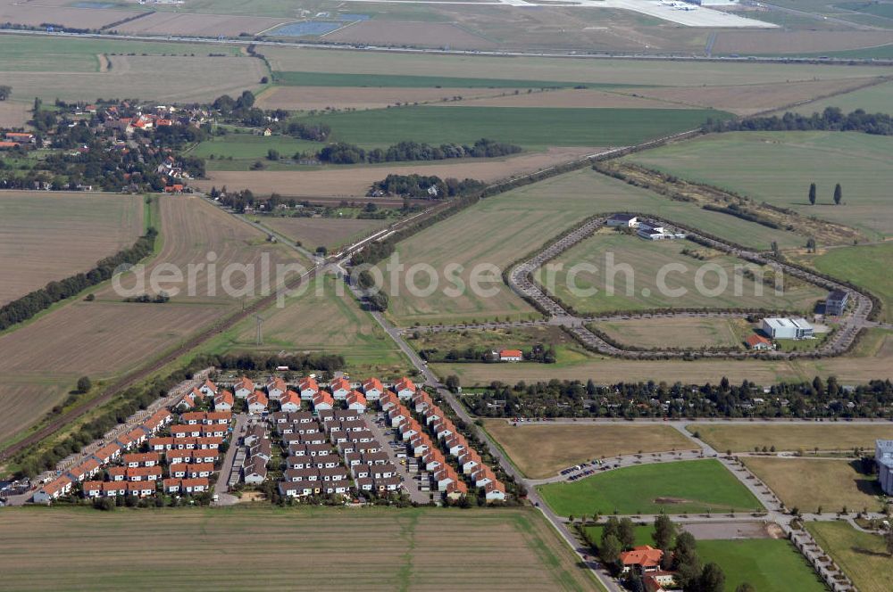 Aerial image Großkugel - Der Gewerbepark Großkugel bietet mehr als nur Gewerbegrundstücke. Flexible Grundstücksgrößen, bedarfsgerechten Zuschnitt der Grundstücke, ebene Lage, sofortige Bebaubarkeit. Das alles in der Nähe des Flughafens Leipzig-Halle, der Autobahn A9 (Nürnberg - Berlin) und der Bundesstraße B6. Ein sehr guter Standort für Industrie-, Gewerbe- und Büroansiedlung. Ein Projekt der HVB-Immobilien AG.