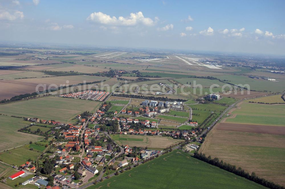 Großkugel from above - Der Gewerbepark Großkugel bietet mehr als nur Gewerbegrundstücke. Flexible Grundstücksgrößen, bedarfsgerechten Zuschnitt der Grundstücke, ebene Lage, sofortige Bebaubarkeit. Das alles in der Nähe des Flughafens Leipzig-Halle, der Autobahn A9 (Nürnberg - Berlin) und der Bundesstraße B6. Ein sehr guter Standort für Industrie-, Gewerbe- und Büroansiedlung. Ein Projekt der HVB-Immobilien AG.