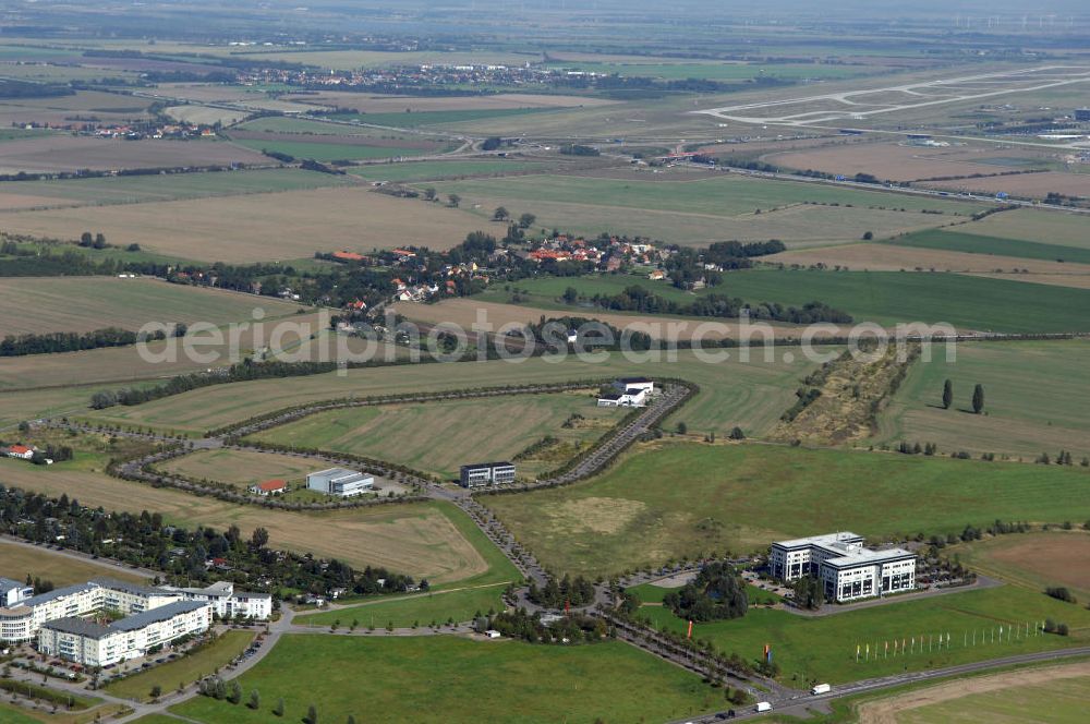 Aerial image Großkugel - Der Gewerbepark Großkugel bietet mehr als nur Gewerbegrundstücke. Flexible Grundstücksgrößen, bedarfsgerechten Zuschnitt der Grundstücke, ebene Lage, sofortige Bebaubarkeit. Das alles in der Nähe des Flughafens Leipzig-Halle, der Autobahn A9 (Nürnberg - Berlin) und der Bundesstraße B6. Ein sehr guter Standort für Industrie-, Gewerbe- und Büroansiedlung. Ein Projekt der HVB-Immobilien AG.