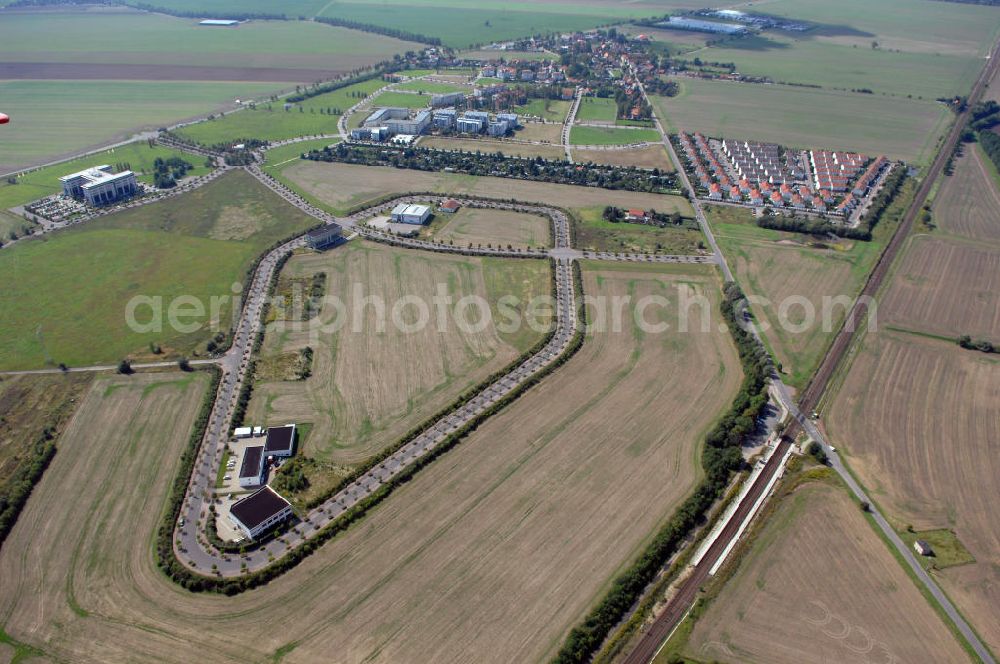 Großkugel from above - Der Gewerbepark Großkugel bietet mehr als nur Gewerbegrundstücke. Flexible Grundstücksgrößen, bedarfsgerechten Zuschnitt der Grundstücke, ebene Lage, sofortige Bebaubarkeit. Das alles in der Nähe des Flughafens Leipzig-Halle, der Autobahn A9 (Nürnberg - Berlin) und der Bundesstraße B6. Ein sehr guter Standort für Industrie-, Gewerbe- und Büroansiedlung. Ein Projekt der HVB-Immobilien AG.