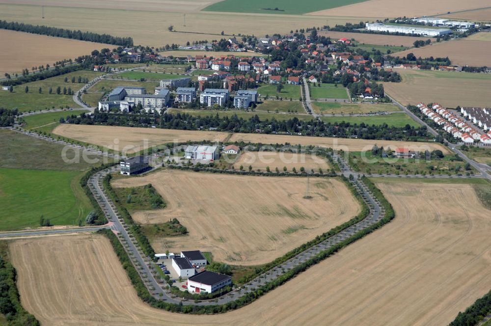 Aerial image Großkugel - Der Gewerbepark Großkugel bietet mehr als nur Gewerbegrundstücke. Flexible Grundstücksgrößen, bedarfsgerechten Zuschnitt der Grundstücke, ebene Lage, sofortige Bebaubarkeit. Das alles in der Nähe des Flughafens Leipzig-Halle, der Autobahn A9 (Nürnberg - Berlin) und der Bundesstraße B6. Ein sehr guter Standort für Industrie-, Gewerbe- und Büroansiedlung. Ein Projekt der HVB-Immobilien AG.