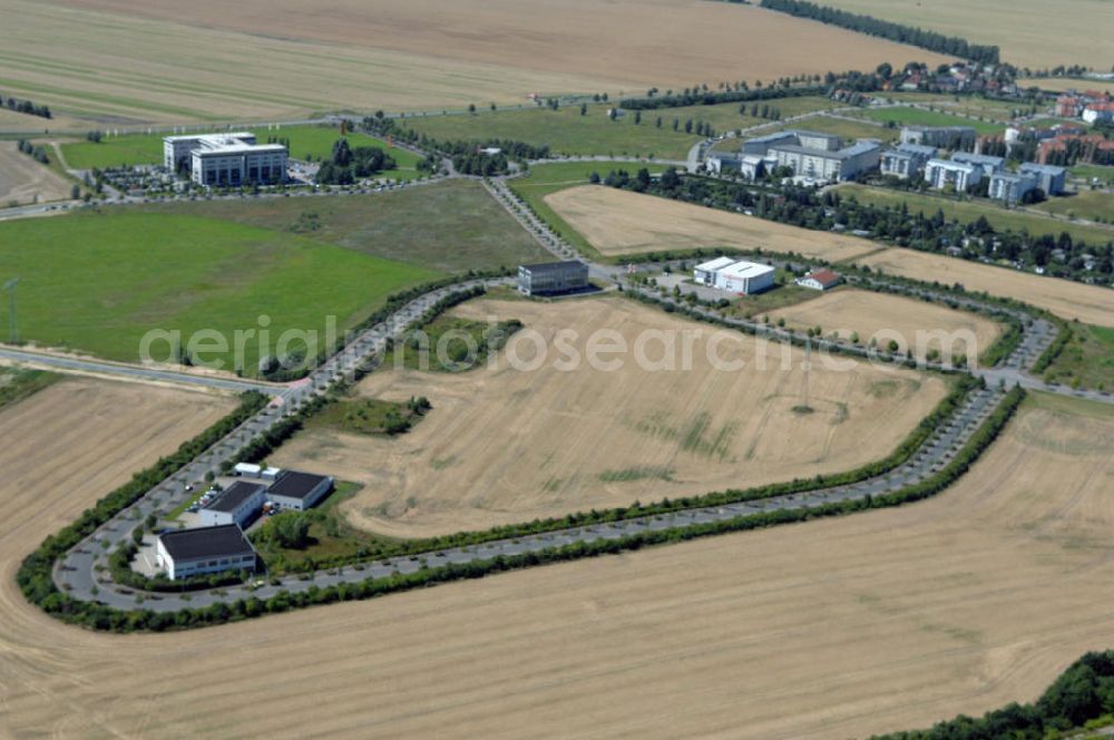 Großkugel from the bird's eye view: Der Gewerbepark Großkugel bietet mehr als nur Gewerbegrundstücke. Flexible Grundstücksgrößen, bedarfsgerechten Zuschnitt der Grundstücke, ebene Lage, sofortige Bebaubarkeit. Das alles in der Nähe des Flughafens Leipzig-Halle, der Autobahn A9 (Nürnberg - Berlin) und der Bundesstraße B6. Ein sehr guter Standort für Industrie-, Gewerbe- und Büroansiedlung. Ein Projekt der HVB-Immobilien AG.