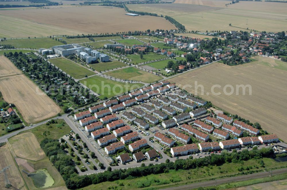 Aerial photograph Großkugel - Der Gewerbepark Großkugel bietet mehr als nur Gewerbegrundstücke. Flexible Grundstücksgrößen, bedarfsgerechten Zuschnitt der Grundstücke, ebene Lage, sofortige Bebaubarkeit. Das alles in der Nähe des Flughafens Leipzig-Halle, der Autobahn A9 (Nürnberg - Berlin) und der Bundesstraße B6. Ein sehr guter Standort für Industrie-, Gewerbe- und Büroansiedlung. Ein Projekt der HVB-Immobilien AG.