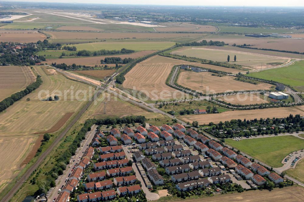 Großkugel from above - Der Gewerbepark Großkugel bietet mehr als nur Gewerbegrundstücke. Flexible Grundstücksgrößen, bedarfsgerechten Zuschnitt der Grundstücke, ebene Lage, sofortige Bebaubarkeit. Das alles in der Nähe des Flughafens Leipzig-Halle, der Autobahn A9 (Nürnberg - Berlin) und der Bundesstraße B6. Ein sehr guter Standort für Industrie-, Gewerbe- und Büroansiedlung. Ein Projekt der HVB-Immobilien AG.