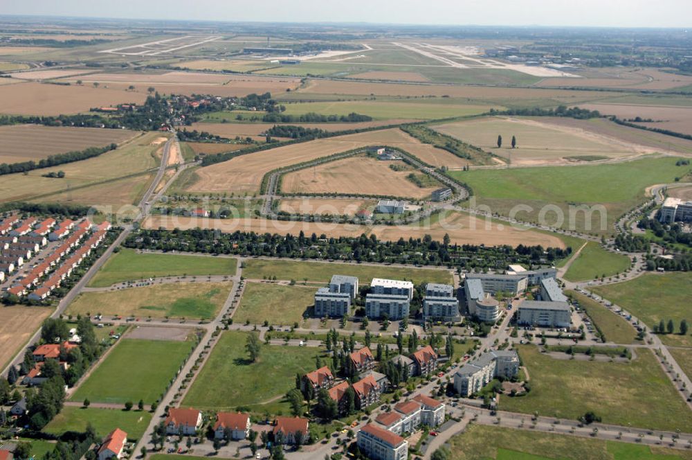 Großkugel from the bird's eye view: Der Gewerbepark Großkugel bietet mehr als nur Gewerbegrundstücke. Flexible Grundstücksgrößen, bedarfsgerechten Zuschnitt der Grundstücke, ebene Lage, sofortige Bebaubarkeit. Das alles in der Nähe des Flughafens Leipzig-Halle, der Autobahn A9 (Nürnberg - Berlin) und der Bundesstraße B6. Ein sehr guter Standort für Industrie-, Gewerbe- und Büroansiedlung. Ein Projekt der HVB-Immobilien AG.