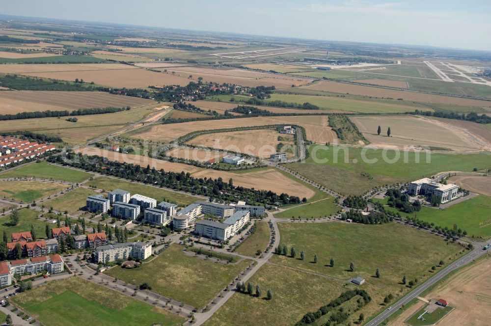 Großkugel from above - Der Gewerbepark Großkugel bietet mehr als nur Gewerbegrundstücke. Flexible Grundstücksgrößen, bedarfsgerechten Zuschnitt der Grundstücke, ebene Lage, sofortige Bebaubarkeit. Das alles in der Nähe des Flughafens Leipzig-Halle, der Autobahn A9 (Nürnberg - Berlin) und der Bundesstraße B6. Ein sehr guter Standort für Industrie-, Gewerbe- und Büroansiedlung. Ein Projekt der HVB-Immobilien AG.