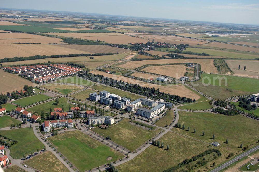 Großkugel from the bird's eye view: Der Gewerbepark Großkugel bietet mehr als nur Gewerbegrundstücke. Flexible Grundstücksgrößen, bedarfsgerechten Zuschnitt der Grundstücke, ebene Lage, sofortige Bebaubarkeit. Das alles in der Nähe des Flughafens Leipzig-Halle, der Autobahn A9 (Nürnberg - Berlin) und der Bundesstraße B6. Ein sehr guter Standort für Industrie-, Gewerbe- und Büroansiedlung. Ein Projekt der HVB-Immobilien AG.