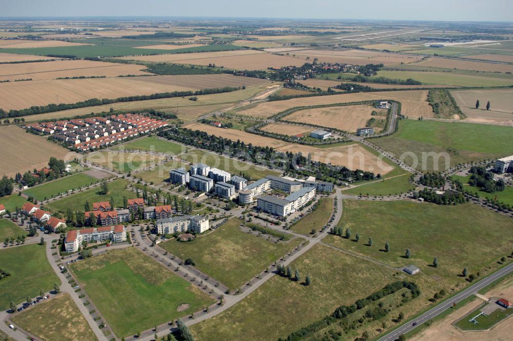 Aerial photograph Großkugel - Der Gewerbepark Großkugel bietet mehr als nur Gewerbegrundstücke. Flexible Grundstücksgrößen, bedarfsgerechten Zuschnitt der Grundstücke, ebene Lage, sofortige Bebaubarkeit. Das alles in der Nähe des Flughafens Leipzig-Halle, der Autobahn A9 (Nürnberg - Berlin) und der Bundesstraße B6. Ein sehr guter Standort für Industrie-, Gewerbe- und Büroansiedlung. Ein Projekt der HVB-Immobilien AG.