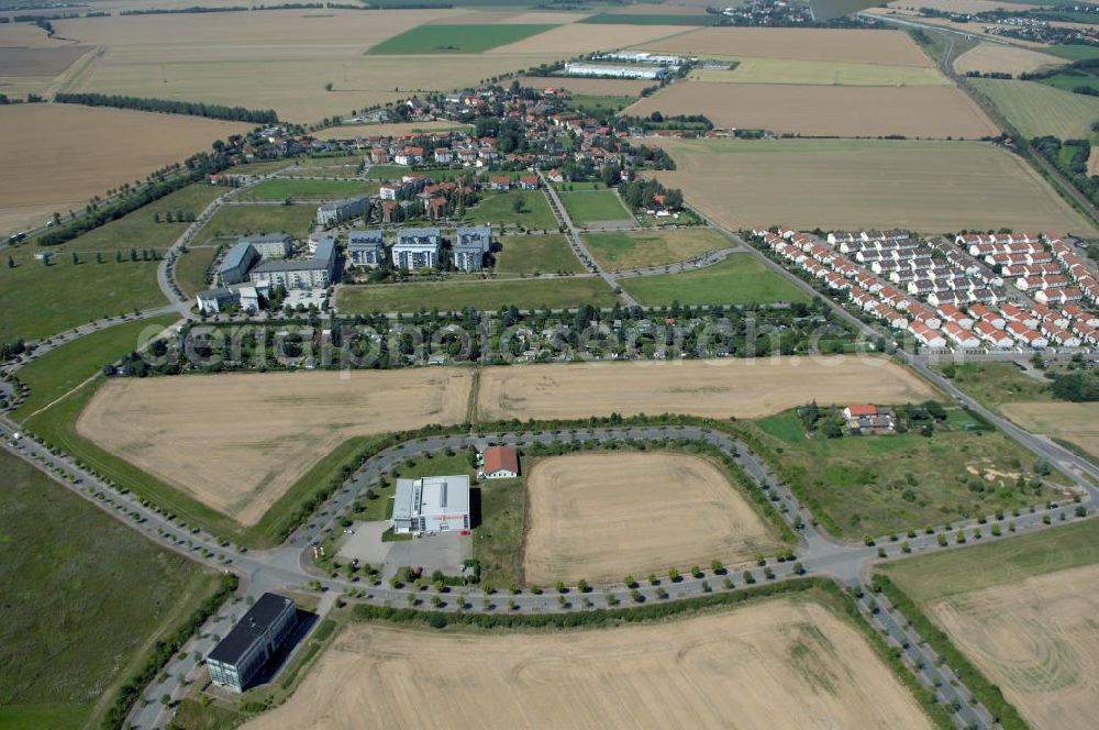 Aerial photograph Großkugel - Der Gewerbepark Großkugel bietet mehr als nur Gewerbegrundstücke. Flexible Grundstücksgrößen, bedarfsgerechten Zuschnitt der Grundstücke, ebene Lage, sofortige Bebaubarkeit. Das alles in der Nähe des Flughafens Leipzig-Halle, der Autobahn A9 (Nürnberg - Berlin) und der Bundesstraße B6. Ein sehr guter Standort für Industrie-, Gewerbe- und Büroansiedlung. Ein Projekt der HVB-Immobilien AG.