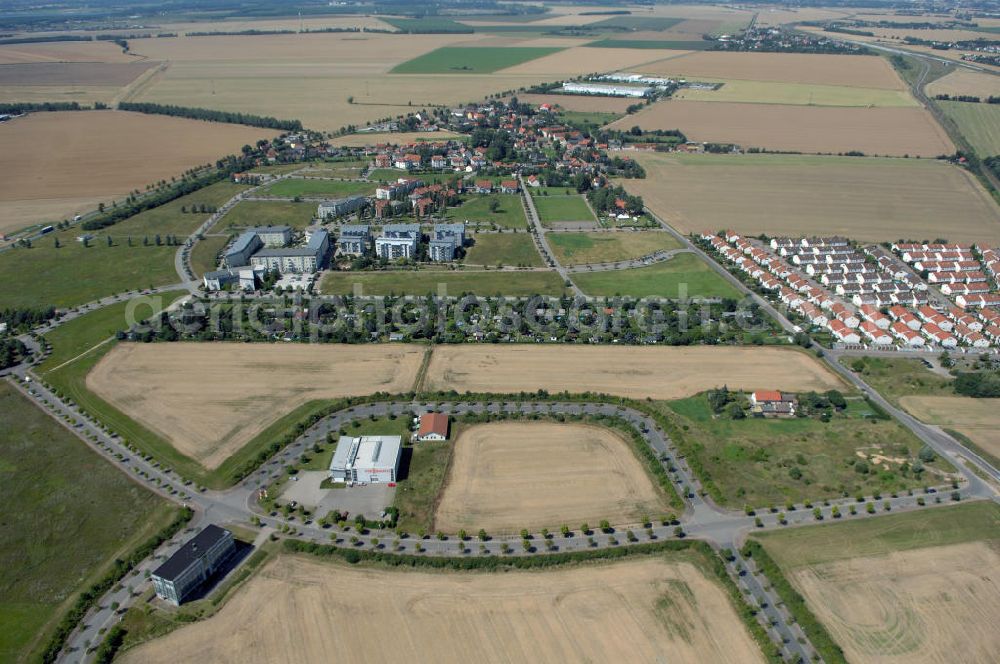 Großkugel from above - Der Gewerbepark Großkugel bietet mehr als nur Gewerbegrundstücke. Flexible Grundstücksgrößen, bedarfsgerechten Zuschnitt der Grundstücke, ebene Lage, sofortige Bebaubarkeit. Das alles in der Nähe des Flughafens Leipzig-Halle, der Autobahn A9 (Nürnberg - Berlin) und der Bundesstraße B6. Ein sehr guter Standort für Industrie-, Gewerbe- und Büroansiedlung. Ein Projekt der HVB-Immobilien AG.