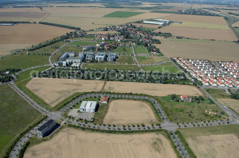 Großkugel from the bird's eye view: Der Gewerbepark Großkugel bietet mehr als nur Gewerbegrundstücke. Flexible Grundstücksgrößen, bedarfsgerechten Zuschnitt der Grundstücke, ebene Lage, sofortige Bebaubarkeit. Das alles in der Nähe des Flughafens Leipzig-Halle, der Autobahn A9 (Nürnberg - Berlin) und der Bundesstraße B6. Ein sehr guter Standort für Industrie-, Gewerbe- und Büroansiedlung. Ein Projekt der HVB-Immobilien AG.