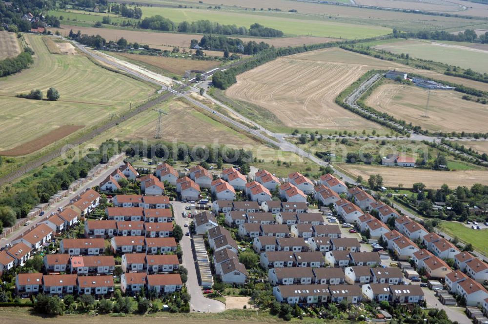 Aerial photograph Großkugel - Der Gewerbepark Großkugel bietet mehr als nur Gewerbegrundstücke. Flexible Grundstücksgrößen, bedarfsgerechten Zuschnitt der Grundstücke, ebene Lage, sofortige Bebaubarkeit. Das alles in der Nähe des Flughafens Leipzig-Halle, der Autobahn A9 (Nürnberg - Berlin) und der Bundesstraße B6. Ein sehr guter Standort für Industrie-, Gewerbe- und Büroansiedlung. Ein Projekt der HVB-Immobilien AG.