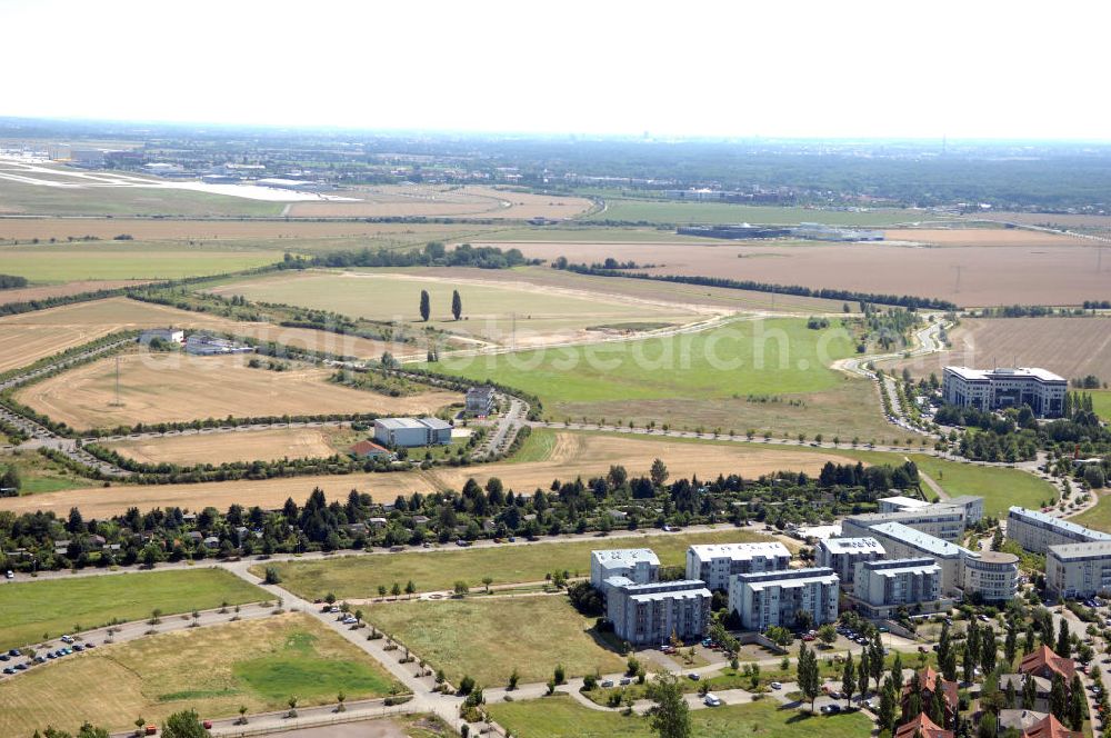 Aerial image Großkugel - Der Gewerbepark Großkugel bietet mehr als nur Gewerbegrundstücke. Flexible Grundstücksgrößen, bedarfsgerechten Zuschnitt der Grundstücke, ebene Lage, sofortige Bebaubarkeit. Das alles in der Nähe des Flughafens Leipzig-Halle, der Autobahn A9 (Nürnberg - Berlin) und der Bundesstraße B6. Ein sehr guter Standort für Industrie-, Gewerbe- und Büroansiedlung. Ein Projekt der HVB-Immobilien AG.