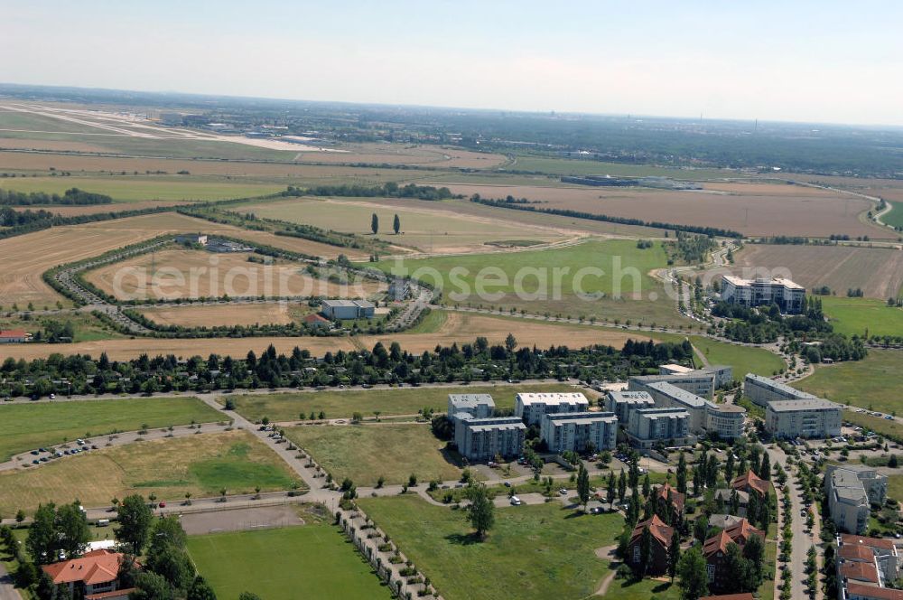 Aerial photograph Großkugel - Der Gewerbepark Großkugel bietet mehr als nur Gewerbegrundstücke. Flexible Grundstücksgrößen, bedarfsgerechten Zuschnitt der Grundstücke, ebene Lage, sofortige Bebaubarkeit. Das alles in der Nähe des Flughafens Leipzig-Halle, der Autobahn A9 (Nürnberg - Berlin) und der Bundesstraße B6. Ein sehr guter Standort für Industrie-, Gewerbe- und Büroansiedlung. Ein Projekt der HVB-Immobilien AG.