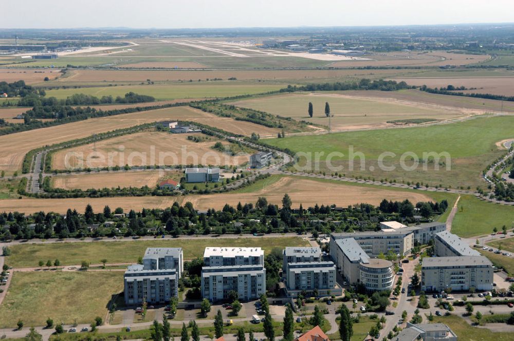 Aerial image Großkugel - Der Gewerbepark Großkugel bietet mehr als nur Gewerbegrundstücke. Flexible Grundstücksgrößen, bedarfsgerechten Zuschnitt der Grundstücke, ebene Lage, sofortige Bebaubarkeit. Das alles in der Nähe des Flughafens Leipzig-Halle, der Autobahn A9 (Nürnberg - Berlin) und der Bundesstraße B6. Ein sehr guter Standort für Industrie-, Gewerbe- und Büroansiedlung. Ein Projekt der HVB-Immobilien AG.