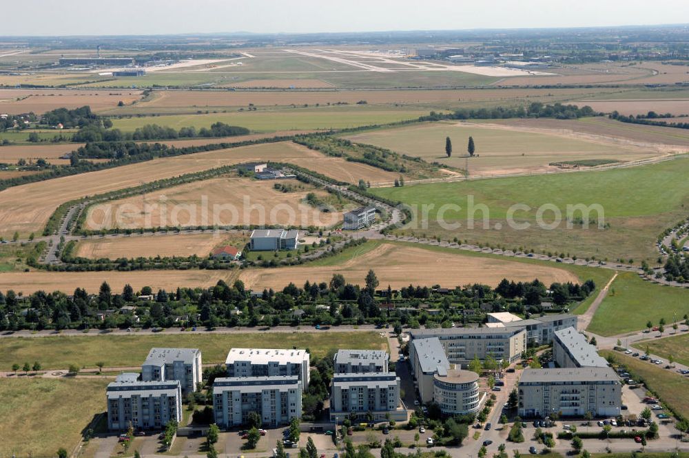 Großkugel from above - Der Gewerbepark Großkugel bietet mehr als nur Gewerbegrundstücke. Flexible Grundstücksgrößen, bedarfsgerechten Zuschnitt der Grundstücke, ebene Lage, sofortige Bebaubarkeit. Das alles in der Nähe des Flughafens Leipzig-Halle, der Autobahn A9 (Nürnberg - Berlin) und der Bundesstraße B6. Ein sehr guter Standort für Industrie-, Gewerbe- und Büroansiedlung. Ein Projekt der HVB-Immobilien AG.