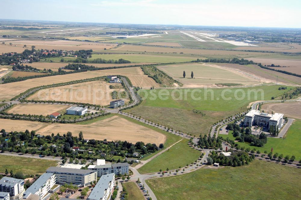 Aerial image Großkugel - Der Gewerbepark Großkugel bietet mehr als nur Gewerbegrundstücke. Flexible Grundstücksgrößen, bedarfsgerechten Zuschnitt der Grundstücke, ebene Lage, sofortige Bebaubarkeit. Das alles in der Nähe des Flughafens Leipzig-Halle, der Autobahn A9 (Nürnberg - Berlin) und der Bundesstraße B6. Ein sehr guter Standort für Industrie-, Gewerbe- und Büroansiedlung. Ein Projekt der HVB-Immobilien AG.