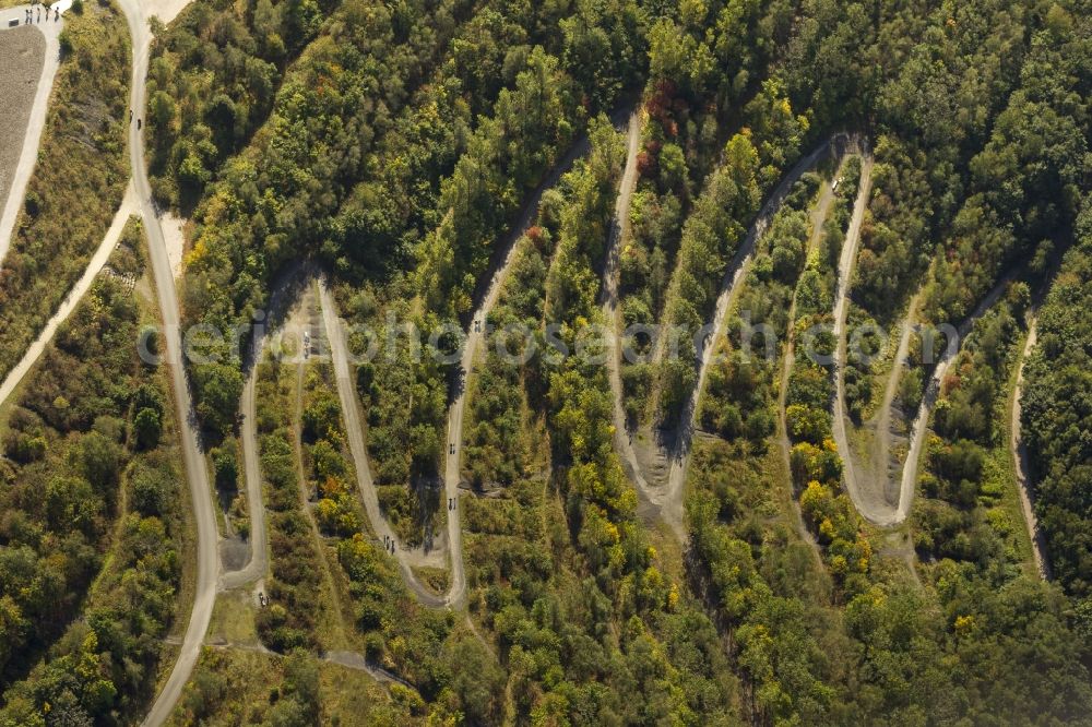 Bottrop from the bird's eye view: View of the wound path at the heap Beckstraße in Bottrop in the state North Rhine-Westphalia. The heap is property of theregional association Ruhr