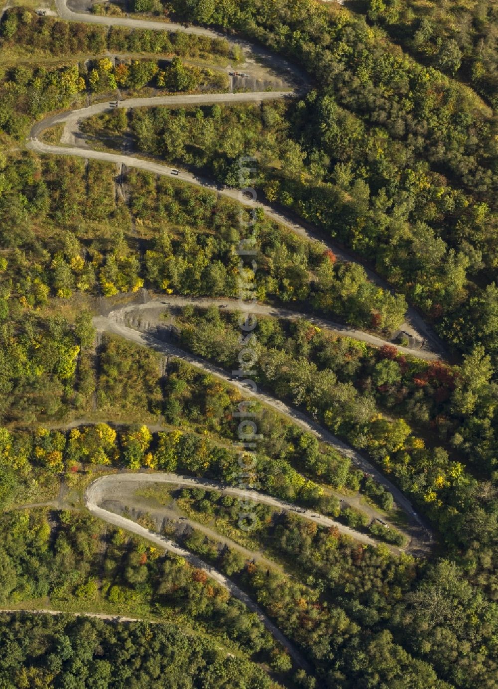 Aerial image Bottrop - View of the wound path at the heap Beckstraße in Bottrop in the state North Rhine-Westphalia. The heap is property of theregional association Ruhr