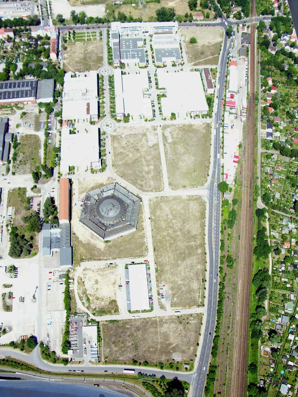 Aerial photograph Potsdam / BRB - GIP - Gewerbegebiet in Potsdam - Babelsberg neben den Babelsberger Filmstudios:Filmpark Babelsberg Großbeerenstraße 14482 Potsdam T: (0331) 721 27 50 F: (0331) 721 27 37 Gewerbepark: August-Bebel-Straße 26-53 14482 Potsdam