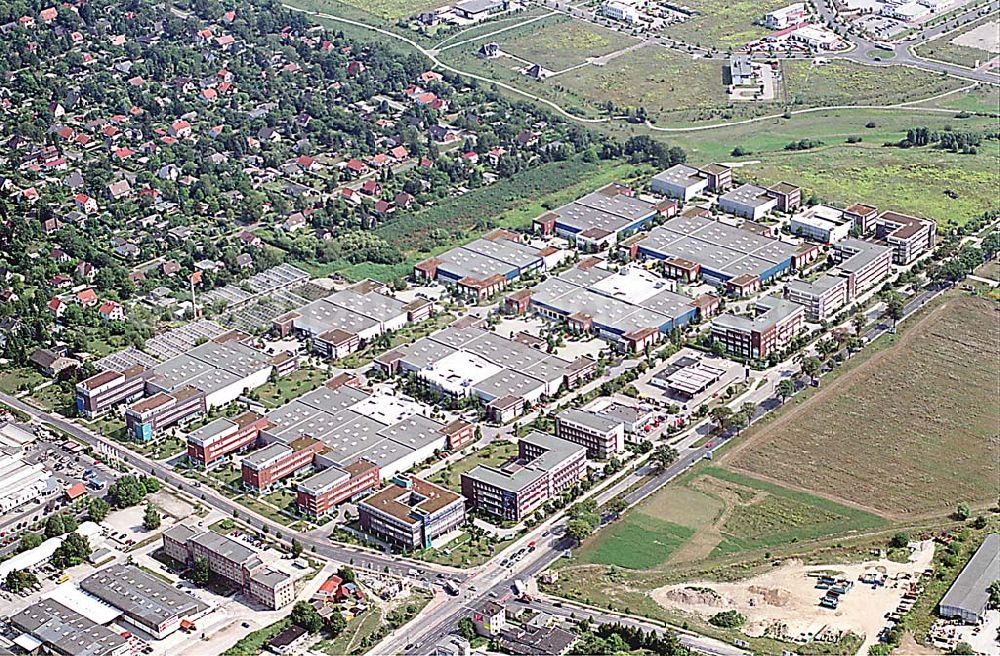 Berlin- Mahlsdorf from the bird's eye view: GIP Gewerbepark an der B1 in Berlin- Mahlsdorf. Ort: Berlin / Mahlsdorf