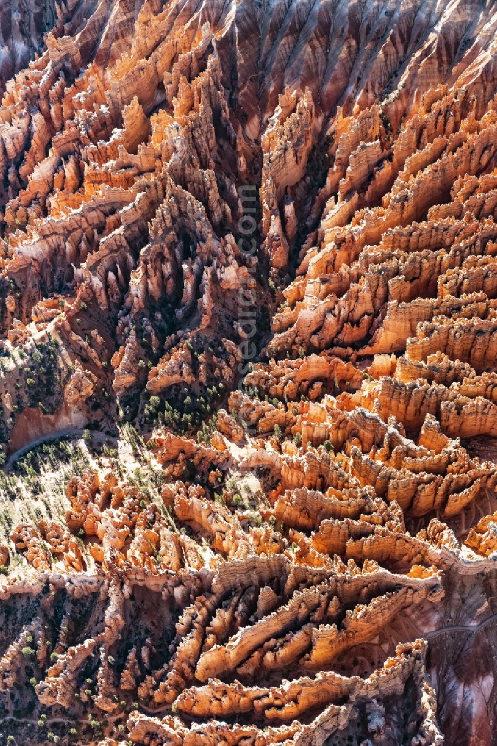 Bryce Canyon City from above - Rocky and mountainous landscape Felsformation in Bryce Canyon National Park in Bryce Canyon City in Utah, United States of America